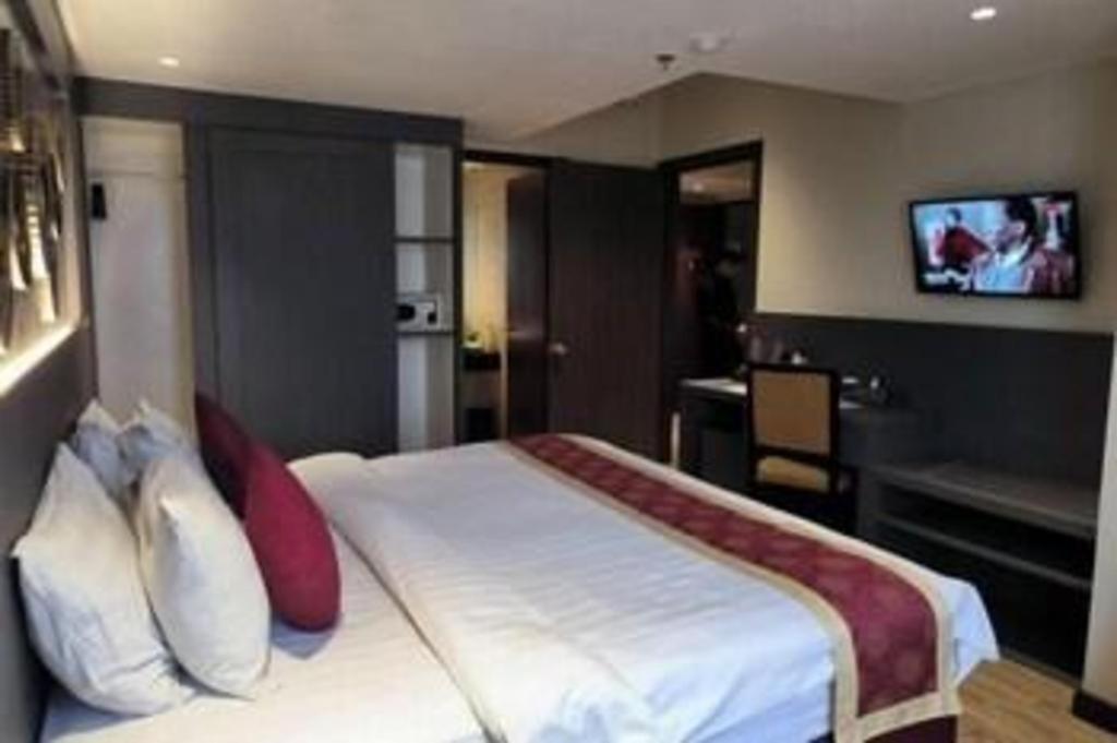 Hermes Palace 4*